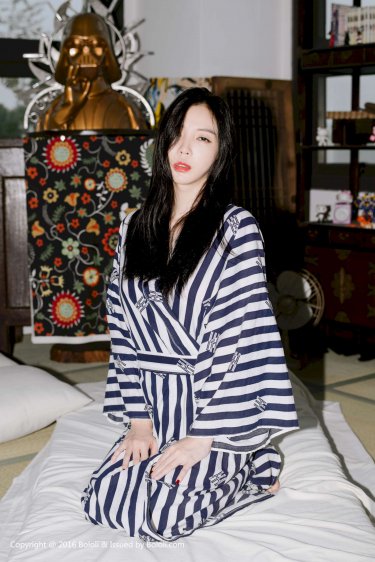 和两个男人玩3p好爽视频