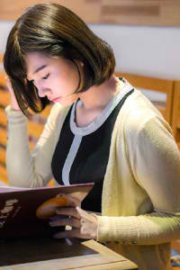 王局长扛着白洁两条雪白大腿